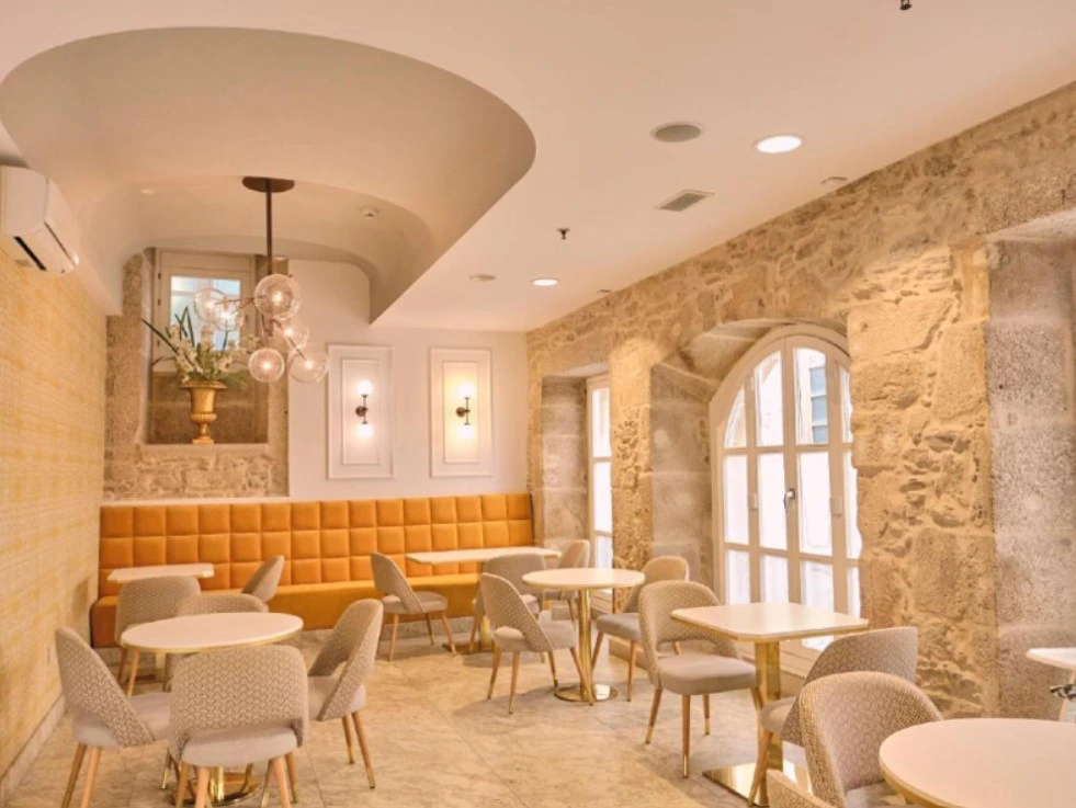Frühstücksraum des Hotels in Sanatiago de Compostela, Spanien