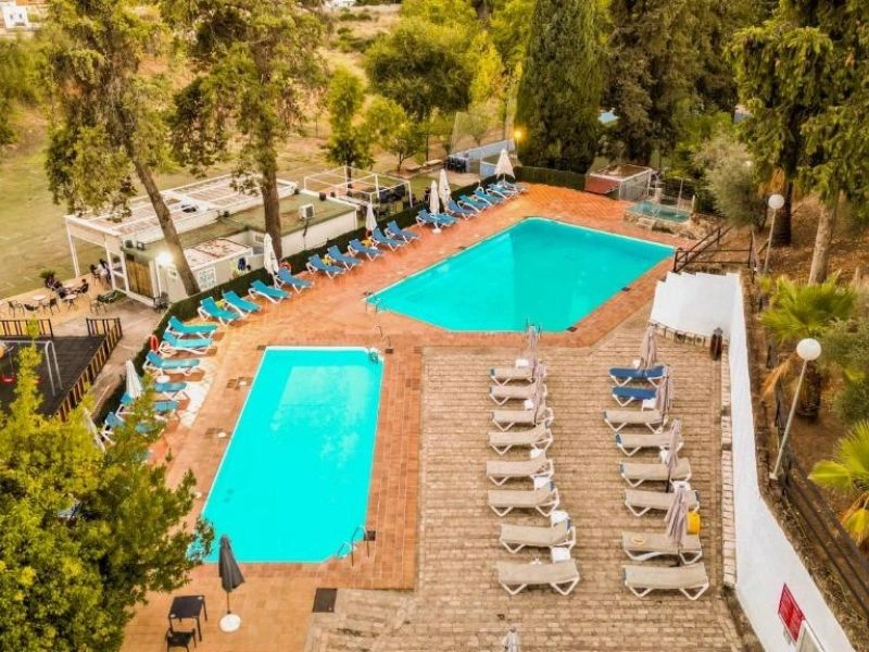 Pool der Unterkunft außerhalb vom Zentrum Cordobas, Spanien