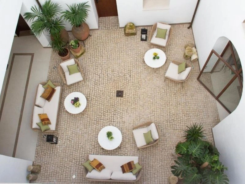 Innenhof von den Apartments in Cordoba, Spanien