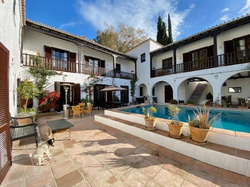 Pool der Unterkunft in Estepona, Spanien
