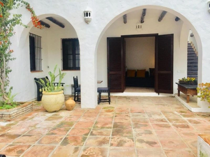 Innenhof der Unterkunft in Estepona, Spanien