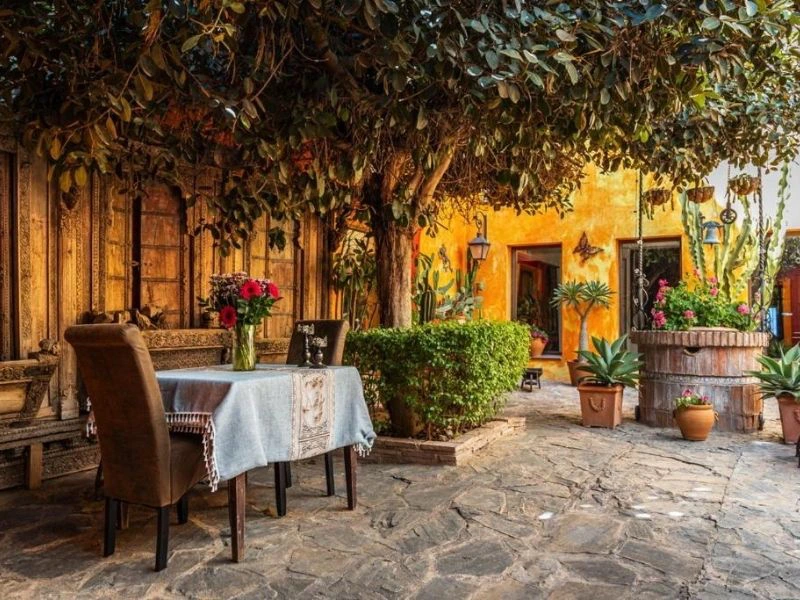 Innenhof der Unterkunft in Marbella, Spanien