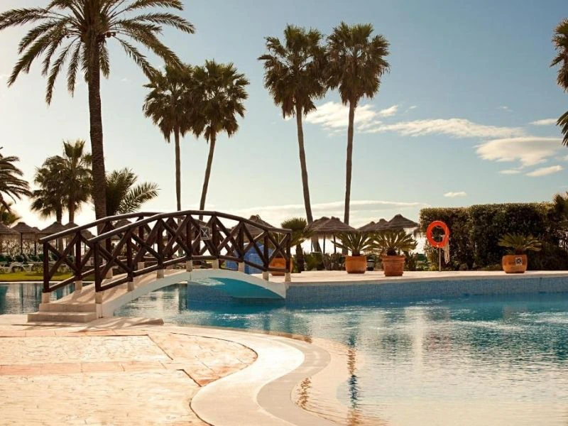 Blick den Pool des Studios in der Umgebung von Nerja, Spanien