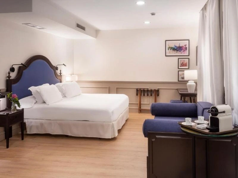 Hotelzimmer des Stadthotels in Sevilla, Spanien