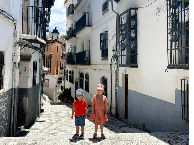 Kindern auf den Straßen in Andalusien, Spanien