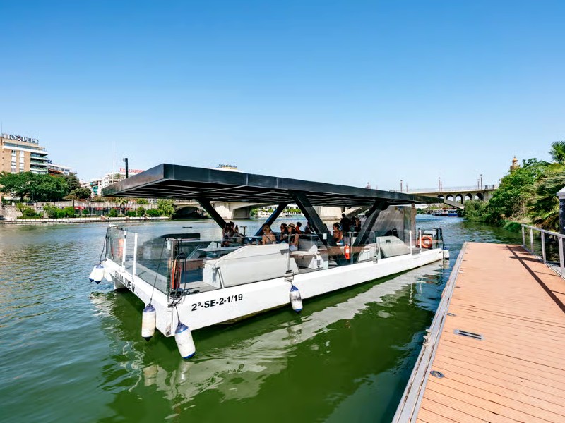 Bootsfahrt auf dem Guadalquivir in Sevilla, Spanien