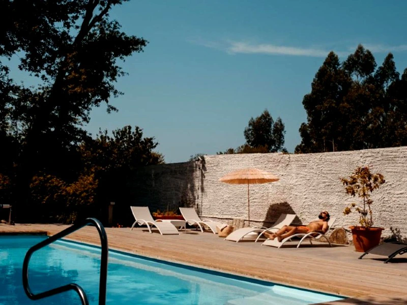 Pool bei der Lodge in der Umgebung von Pontevedra, Spanien
