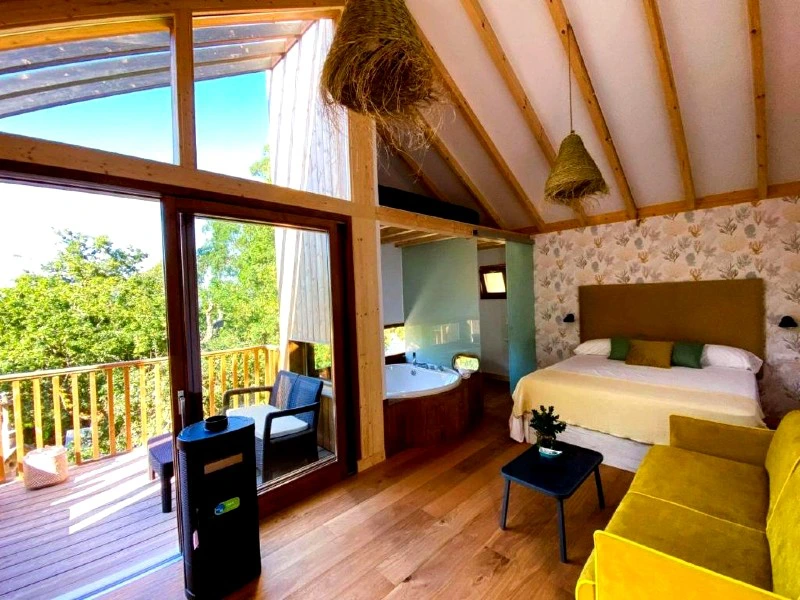 Innenbereich der Lodge in der Umgebung von Pontevedra, Spanien