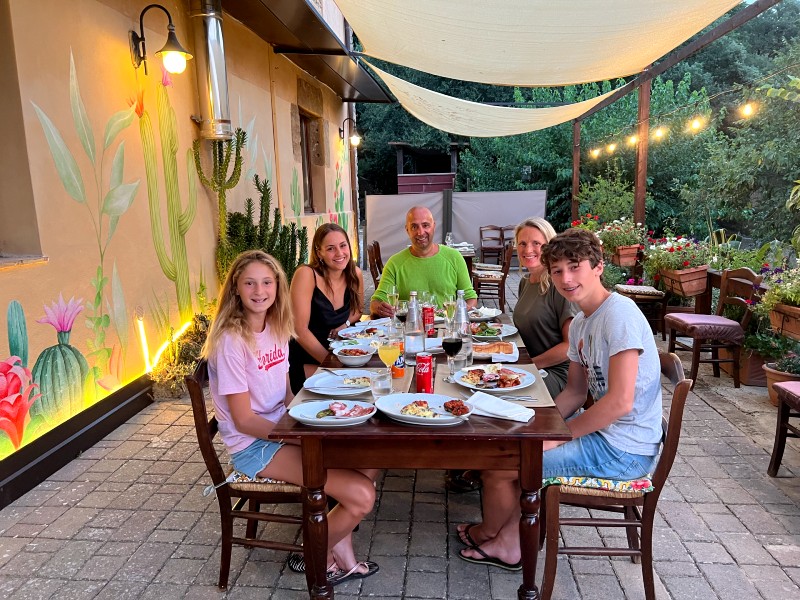 Familie am Abendessen, Spanien