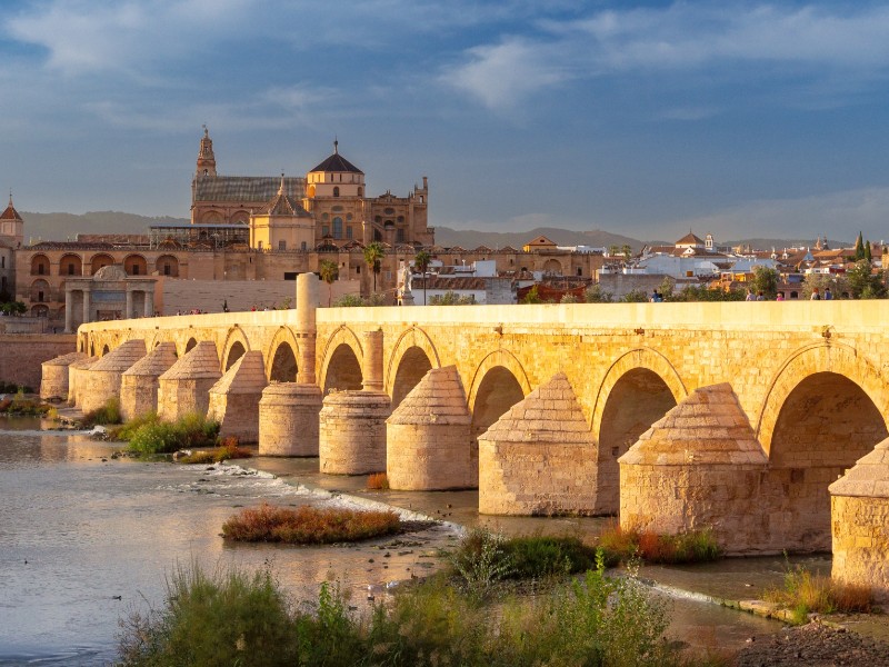Blick auf die Brücke in Cordoba, Spanien