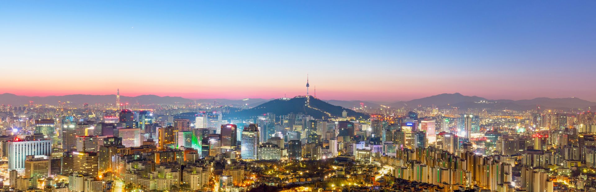 Sonnenaufgang über Seoul in Südkorea
