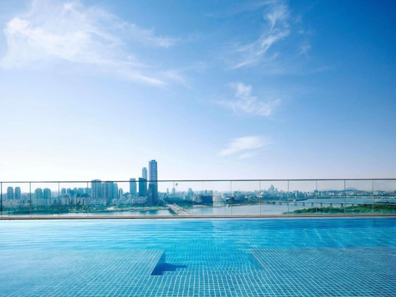 Pool im komfortablen Hotel in Seoul, Südkorea