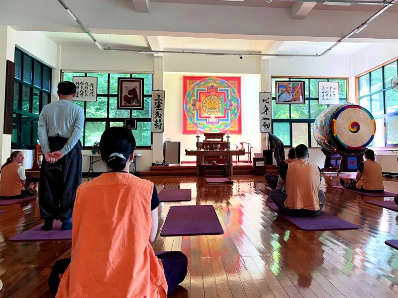 Meditation im Tempel bei Gyeongju, Südkorea