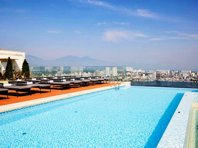 Pool im Komfort Hotel in Sokcho, Südkorea