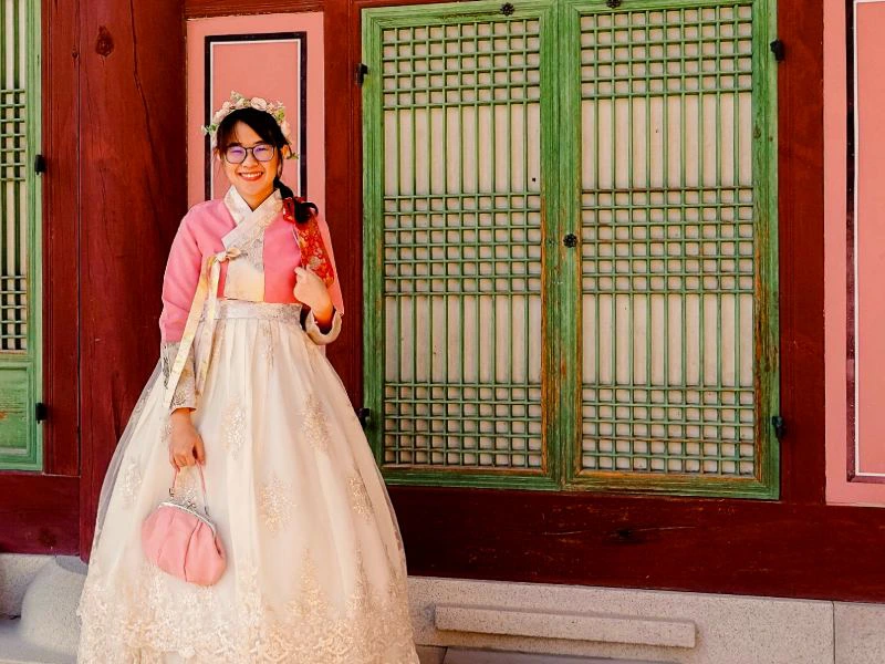Koreanerin in traditioneller Kleidung in Südkorea