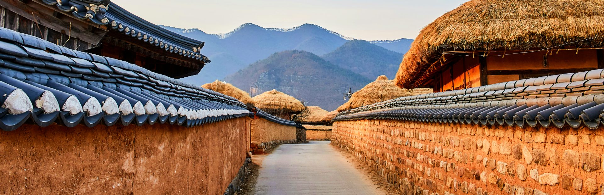 Gasse in einem traditionellen Hahoe Village in Südkorea