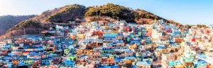 Blick auf die bunten Häuser in Busan, Südkorea