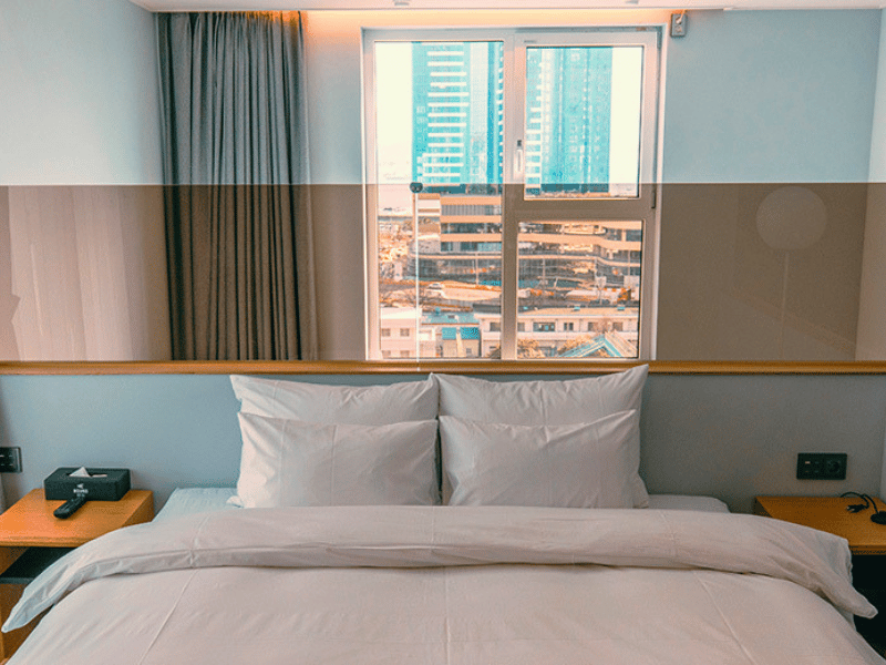 Gemütliches Zimmer im Stadthotel in Busan, Südkorea