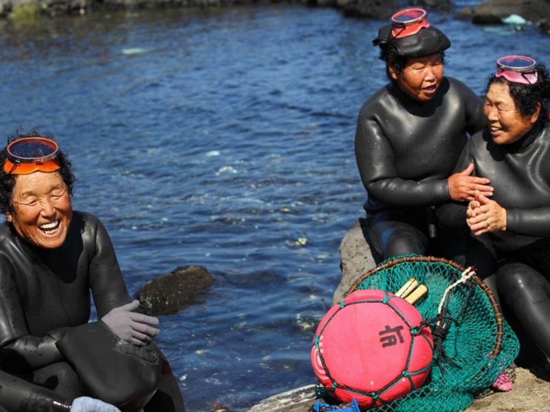 Die berühmten Haenyeo Taucherinnen auf Jeju, Südkorea