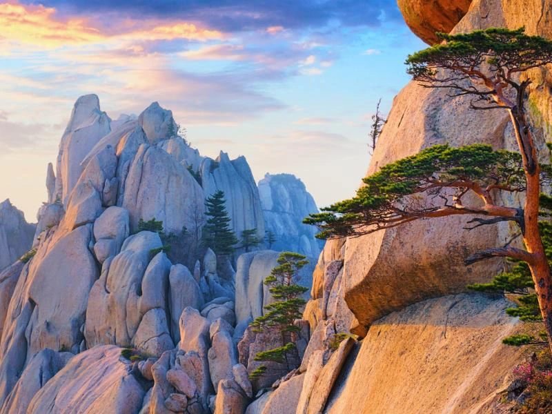 Felsformationen im Seoraksan Nationalpark in Südkorea