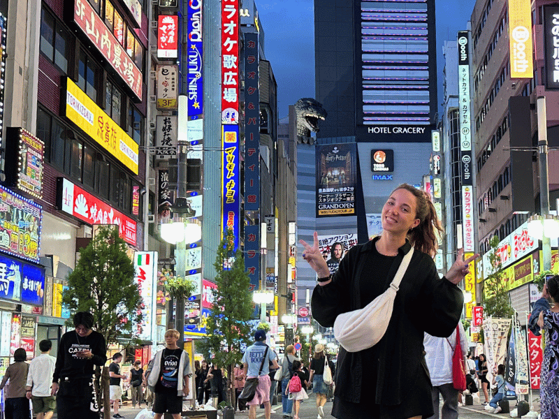 Reisende in Shinjuku in Tokyo